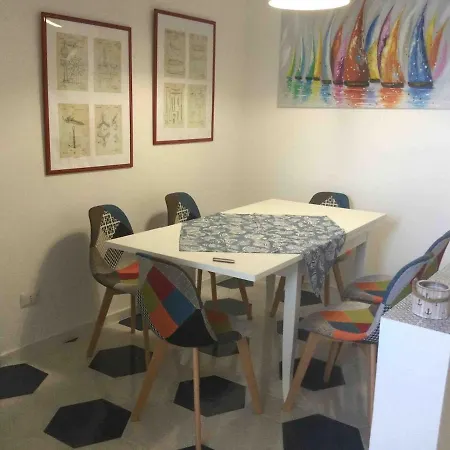 Typical Style In Downtown Apartamento Ponza